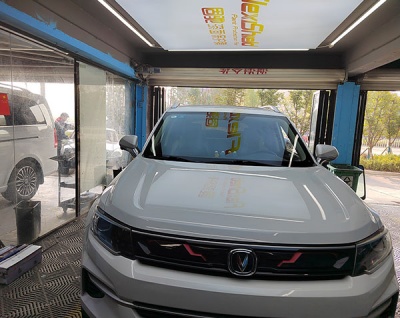 1773627900273857.jpg 襄陽汽車玻璃更換:自己買汽車玻璃找?guī)煾蛋惭b,這些細節(jié)得盯緊